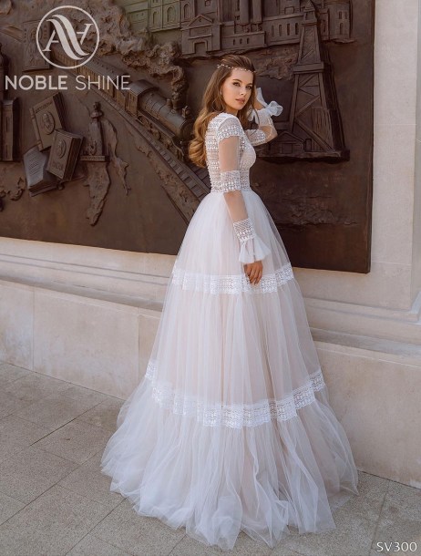 Dress SV300 from the Livadia collection by Noble Shine
