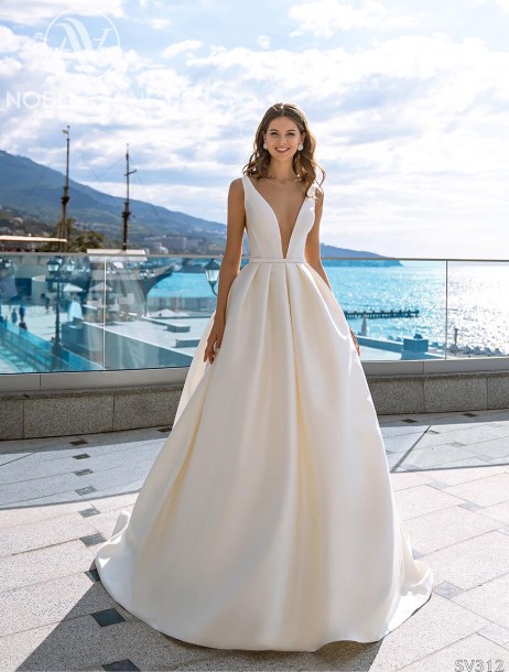 Dress SV312 from the Livadia collection by Noble Shine